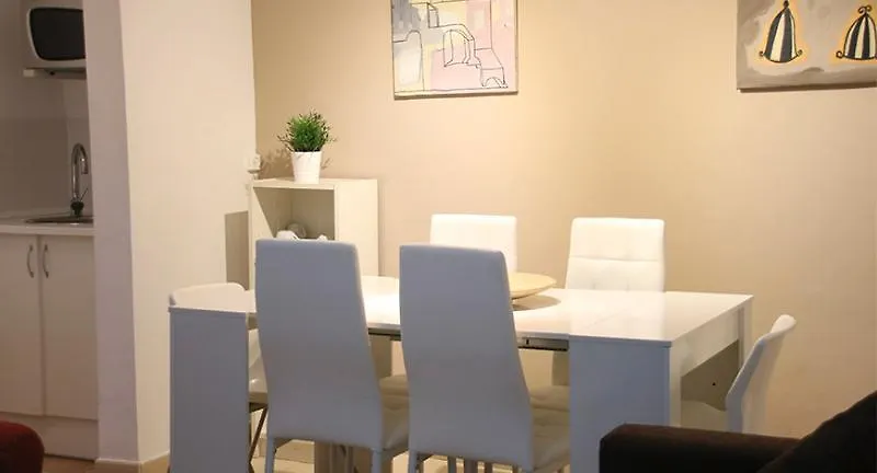 Apartaments Travessera Parc Gueell Barcelona Spain
